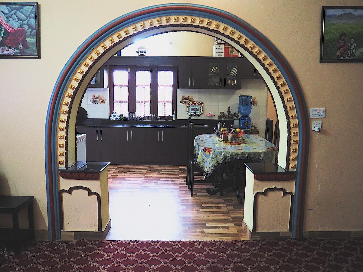פוקהרה Aroma Tourist Hostel מראה חיצוני תמונה