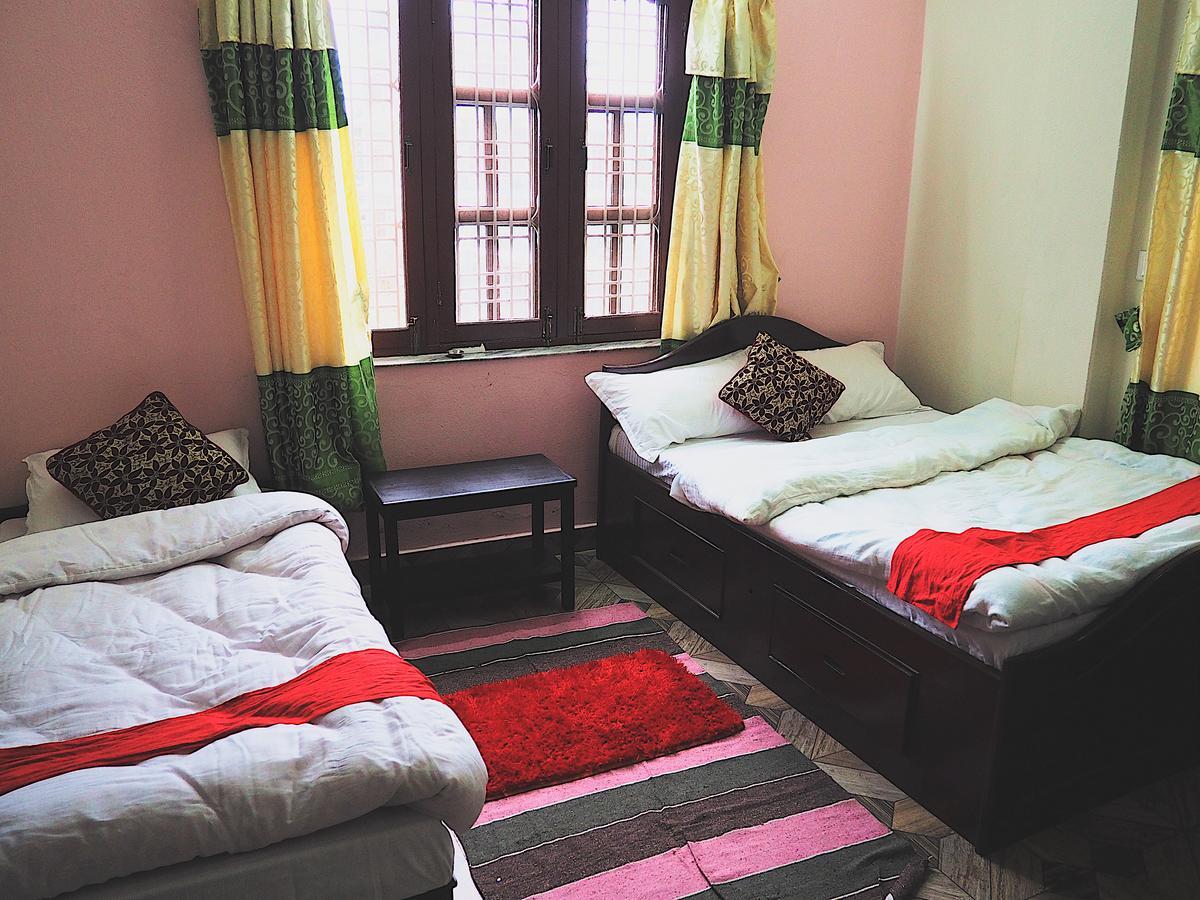 פוקהרה Aroma Tourist Hostel מראה חיצוני תמונה