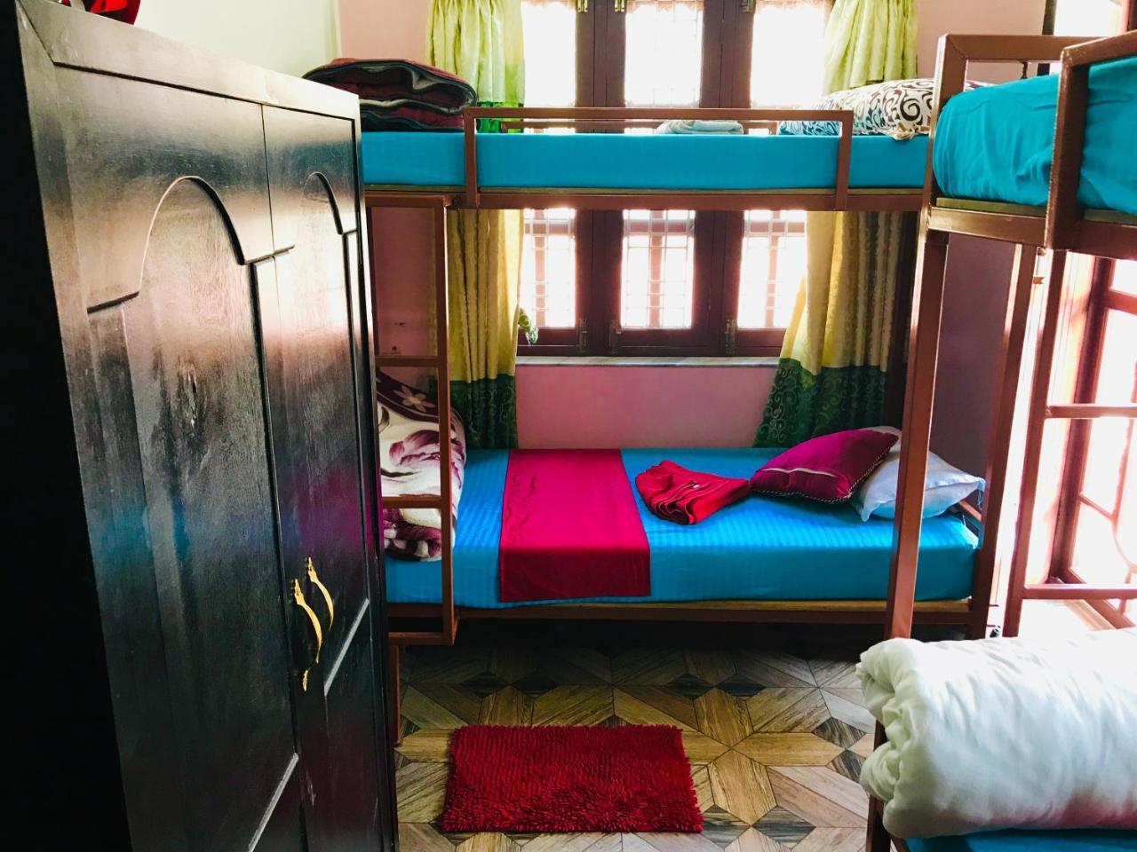 פוקהרה Aroma Tourist Hostel מראה חיצוני תמונה