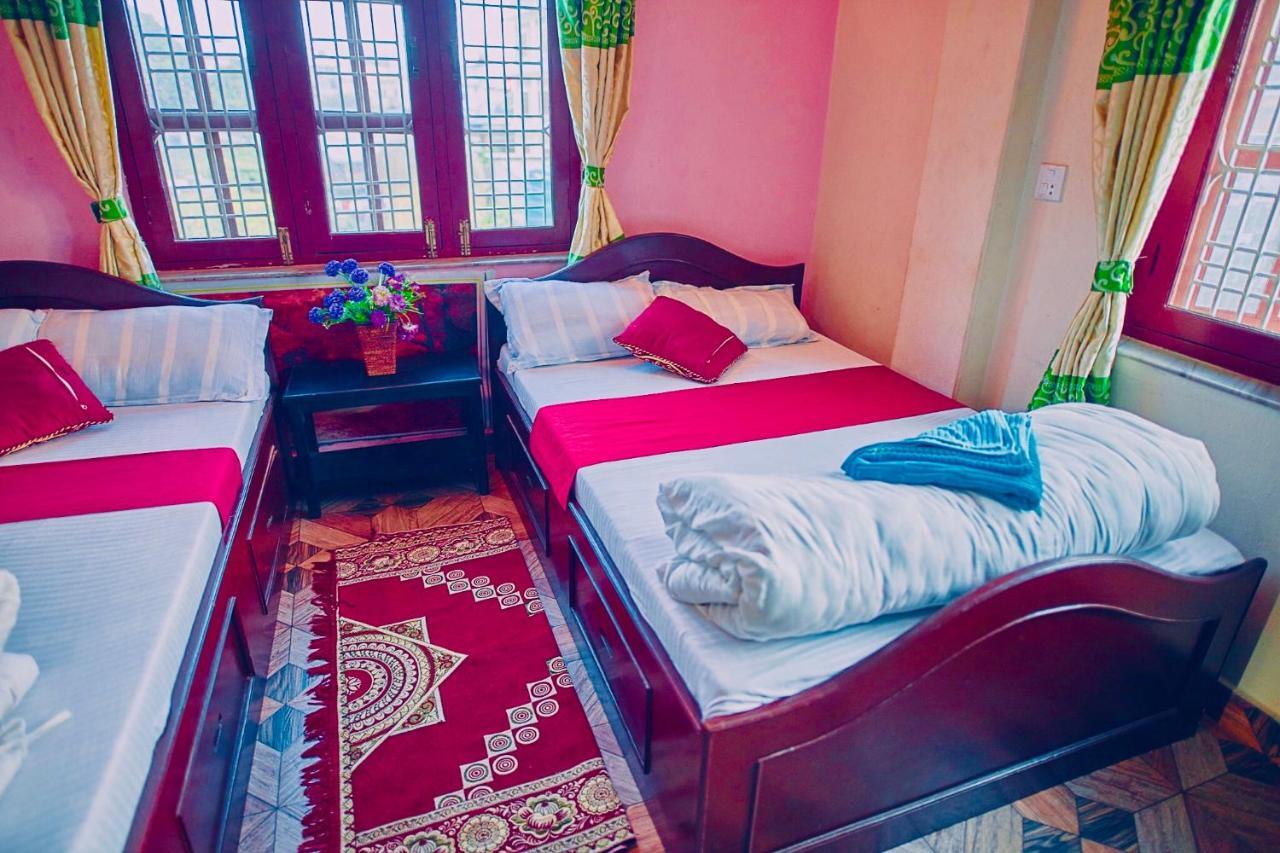 פוקהרה Aroma Tourist Hostel מראה חיצוני תמונה
